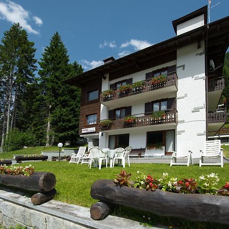 Garni Bucaneve Madonna Exteriör bild